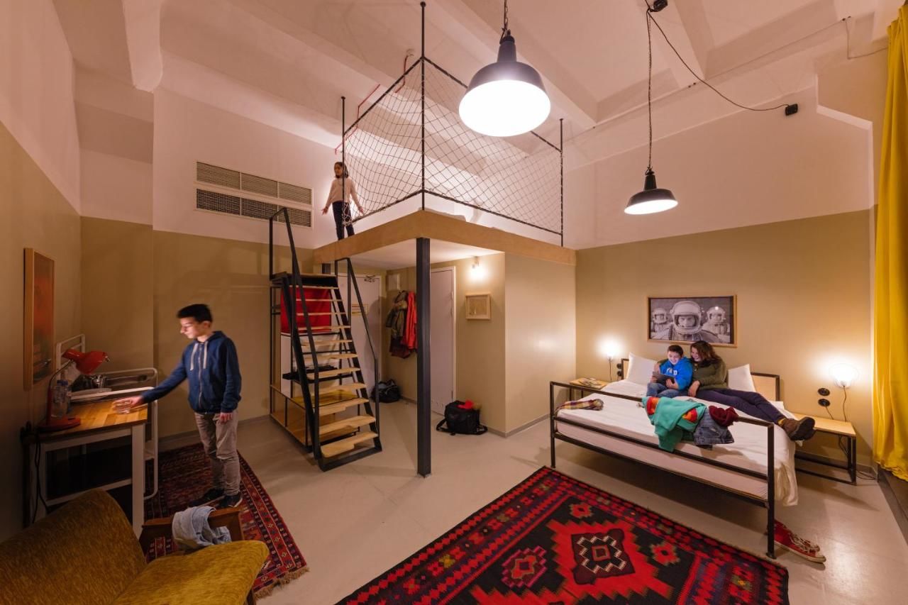 Отель Fabrika Hostel & Suites Тбилиси