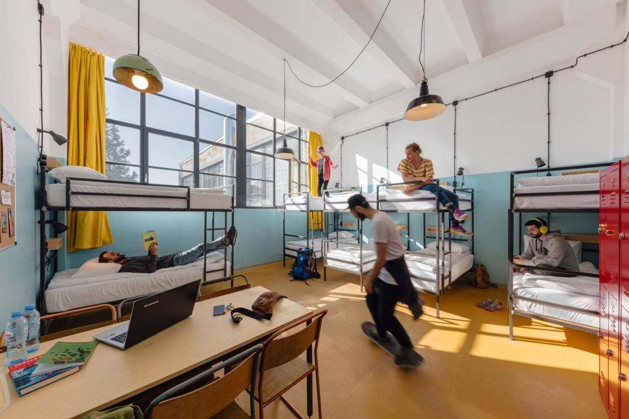 Отель Fabrika Hostel & Suites Тбилиси