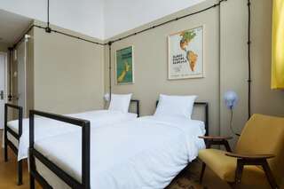 Отель Fabrika Hostel & Suites Тбилиси Двухместный номер с 2 отдельными кроватями-3