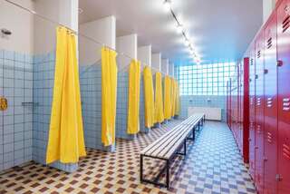 Отель Fabrika Hostel & Suites Тбилиси Кровать в общем номере для мужчин и женщин с 10 кроватями-4