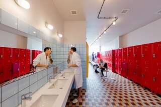 Отель Fabrika Hostel & Suites Тбилиси Кровать в общем номере для мужчин и женщин с 10 кроватями-2