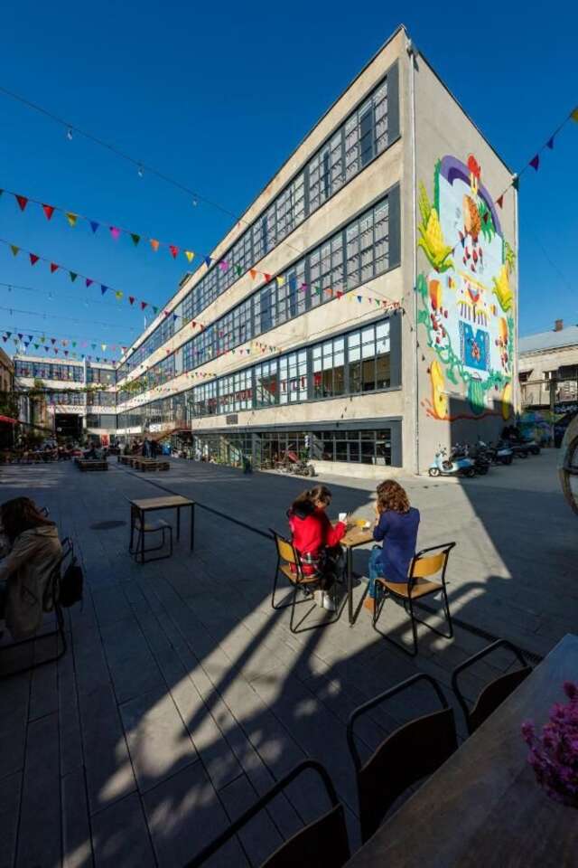 Отель Fabrika Hostel & Suites Тбилиси-13